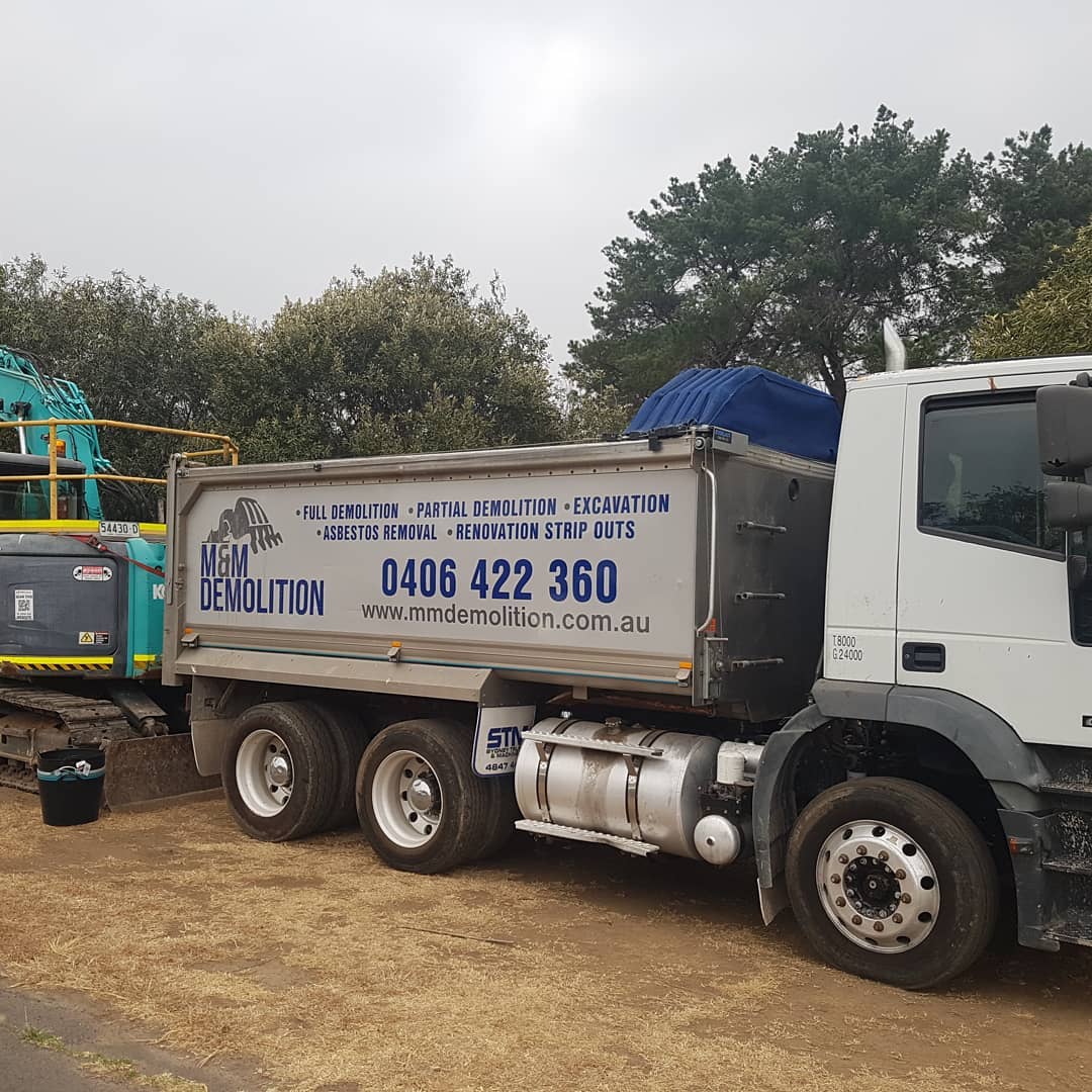 M&M Demolition truck | Sydney, NSW | M & M Demolition Pty Ltd