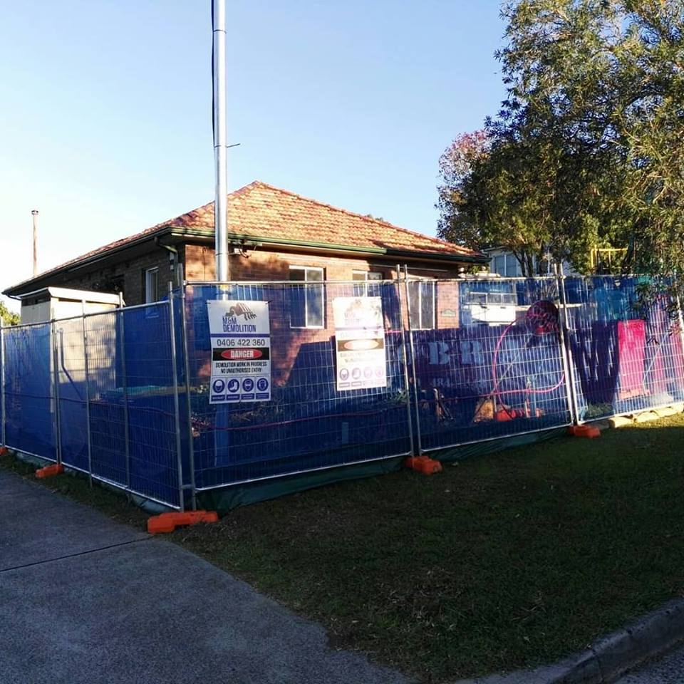 House with blue fence | Sydney, NSW | M & M Demolition Pty Ltd