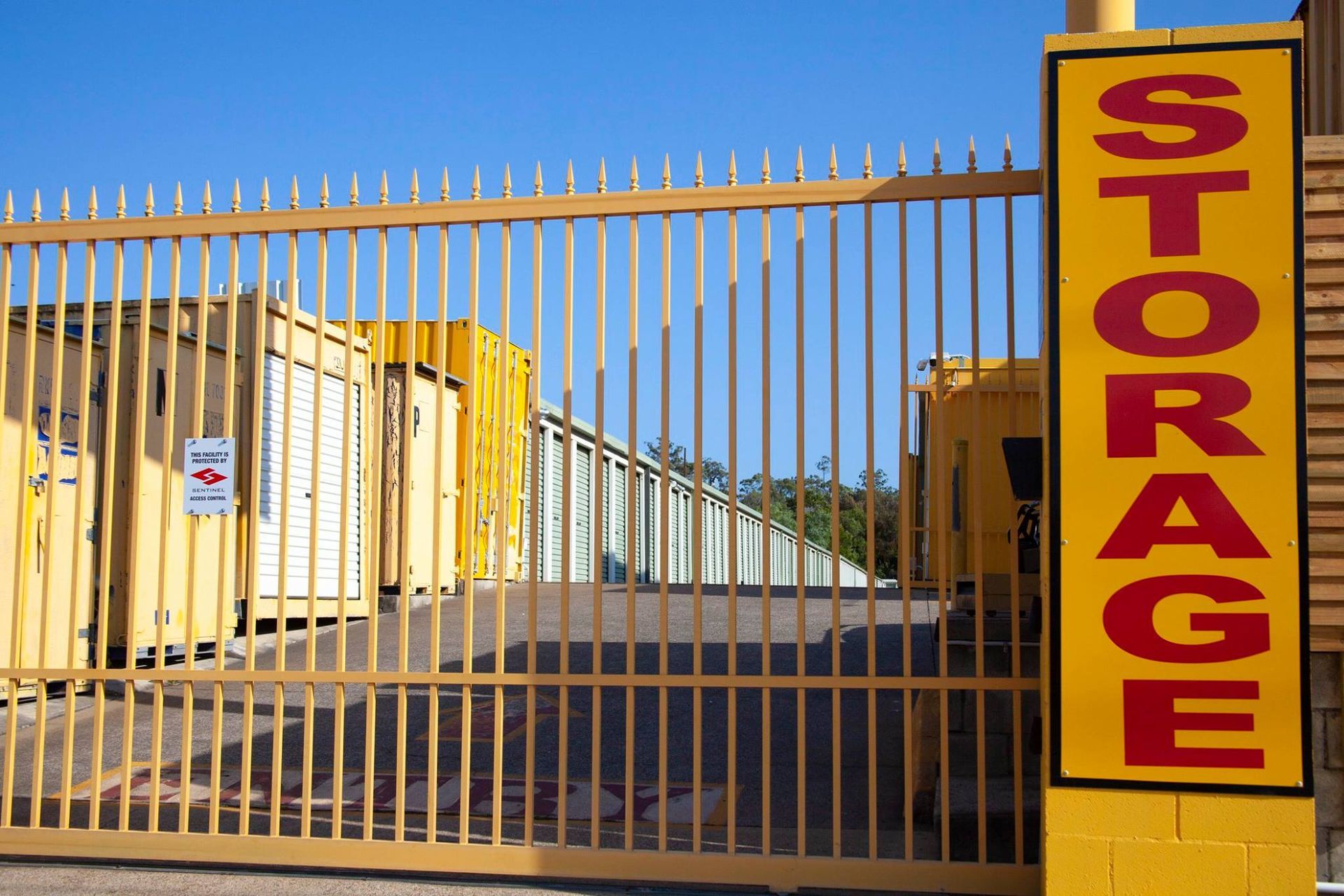 local storage Burleigh Heads