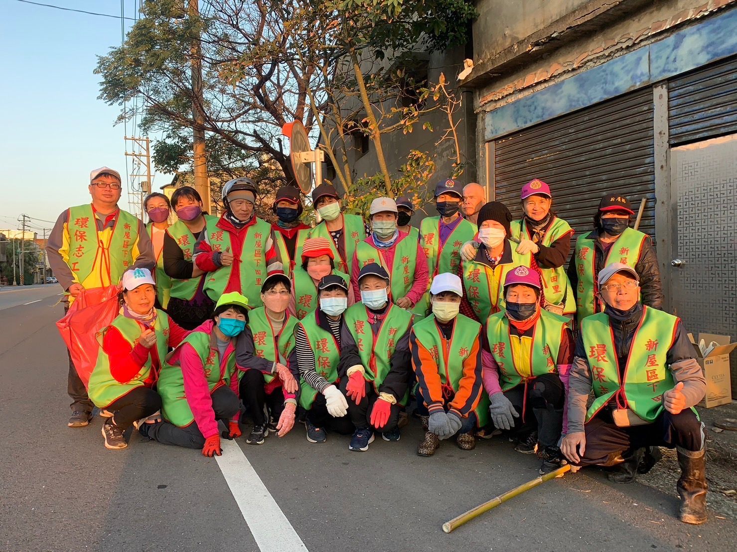 A group of people are sitting in a stadium holding signs in chinese