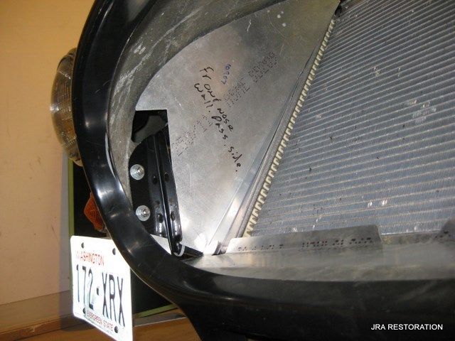 A license plate that says 172-krx on it