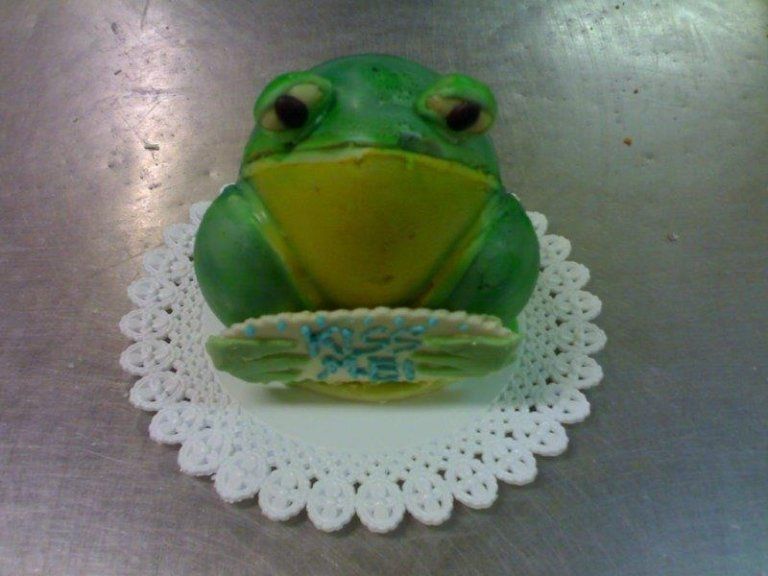 dolce a forma di rana