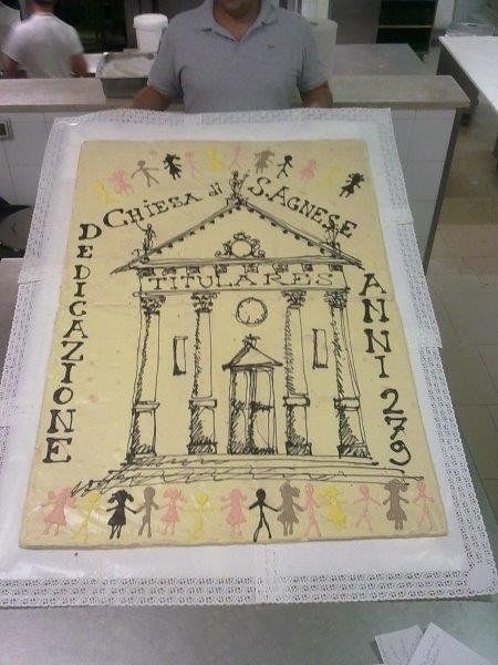 torta per festa in chiesa