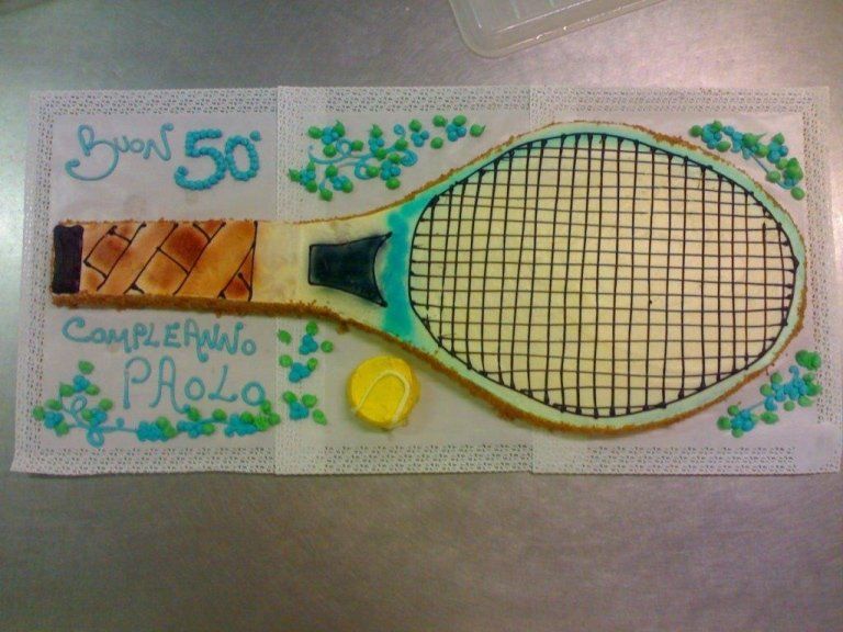 torta con racchetta da tennis