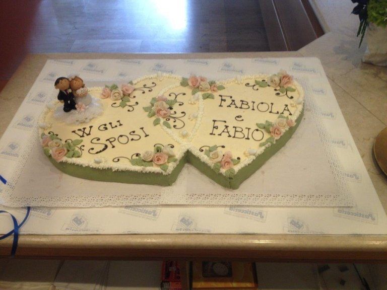 torta nuziale a forma di cuore