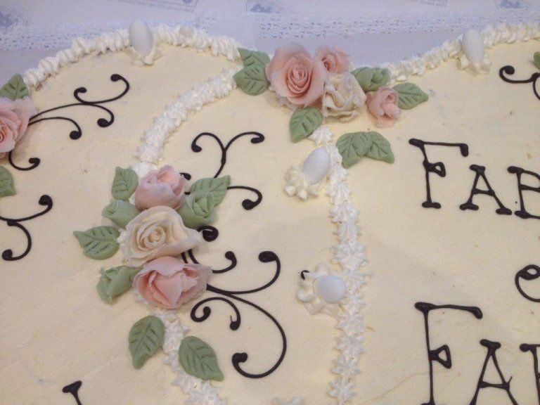 dettaglio torta nuziale a forma di cuore