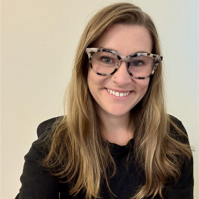 Ryssa Fleischer, Deaf AMFT, LGPC, specializes in trauma, PTSD, anxiety, and depression.