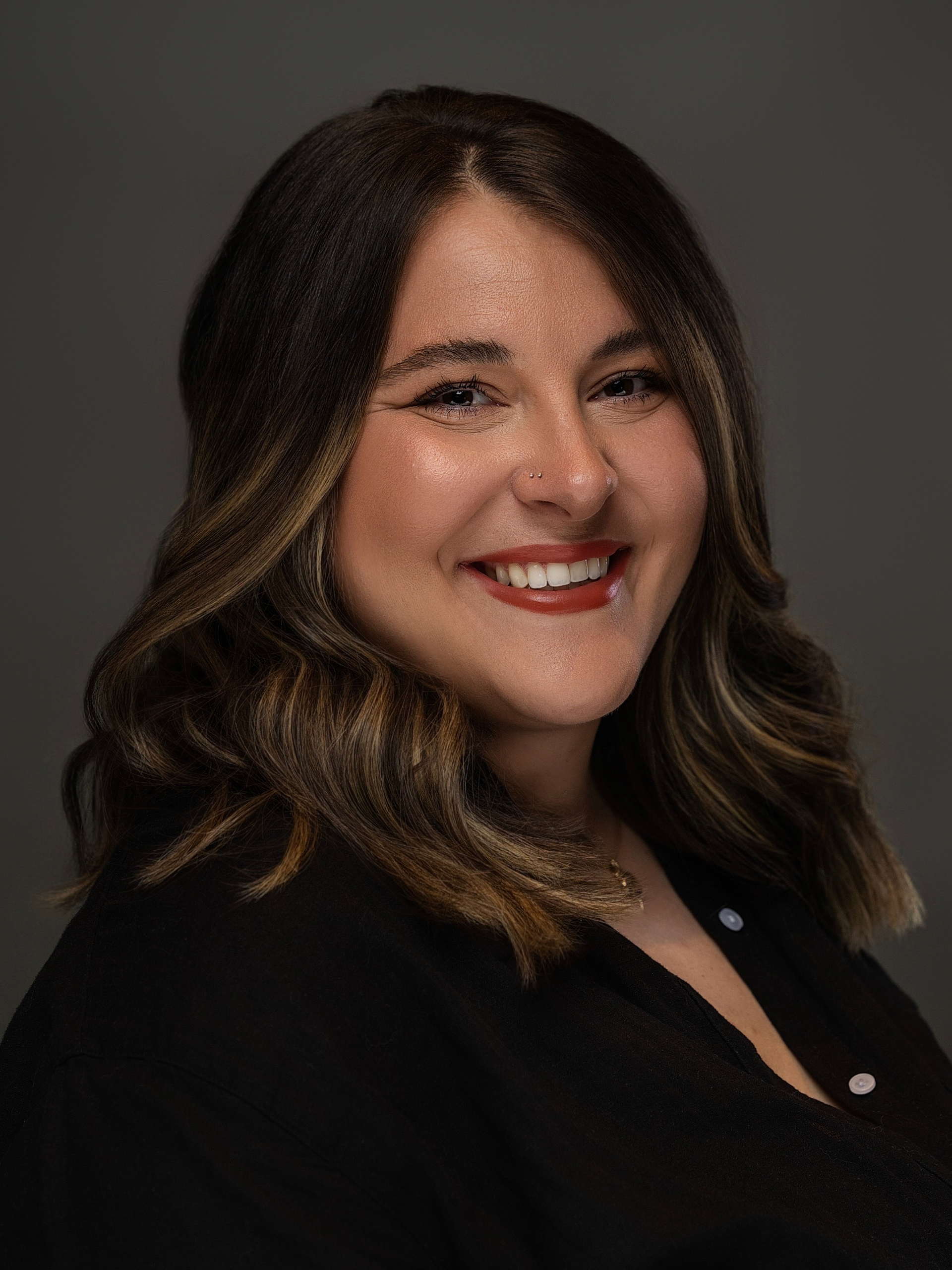 Samantha Manega, Deaf Licensed Masters Social Worker, LMSW, specializes in anxiety, OCD, chronic illness, and trauma.