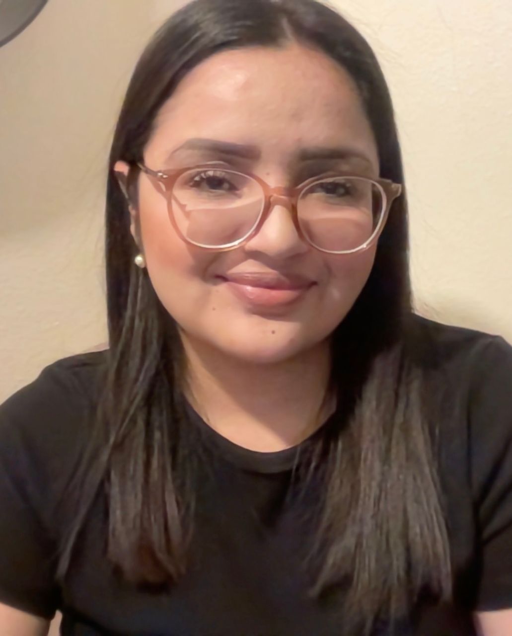 Veronica Tovar, MA, social work intern, DeafBlind (low vision) Latina