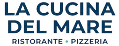 Logo per La Cucina Del Mare, caratterizzato da una scritta blu scuro con un piccolo punto azzurro tra le parole Ristorante e Pizzeria.