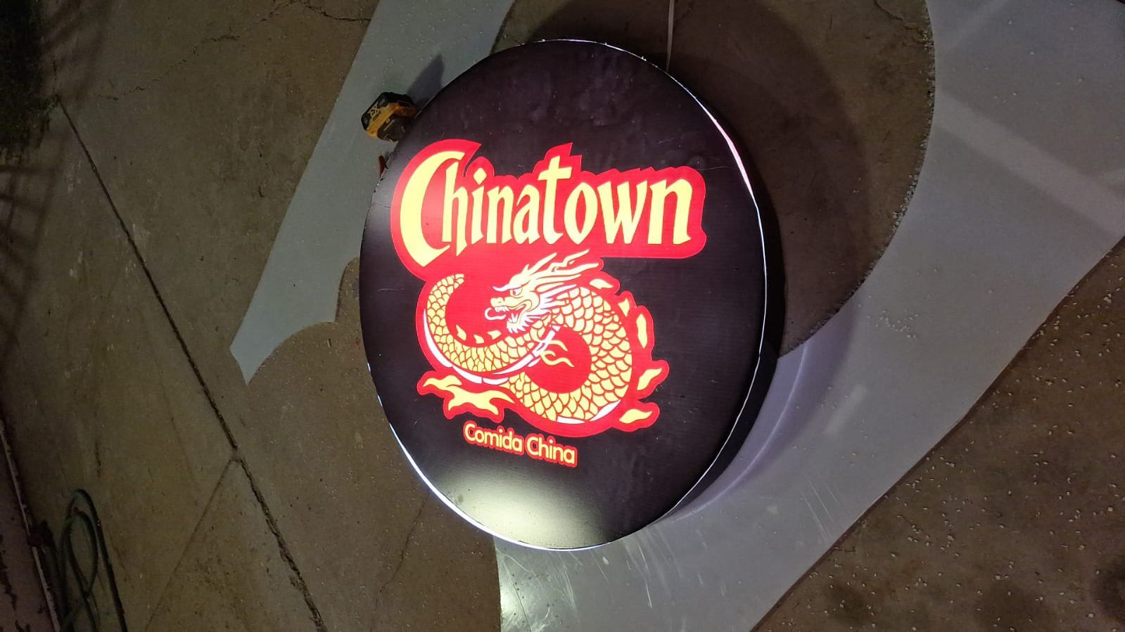 Letrero redondo iluminado 