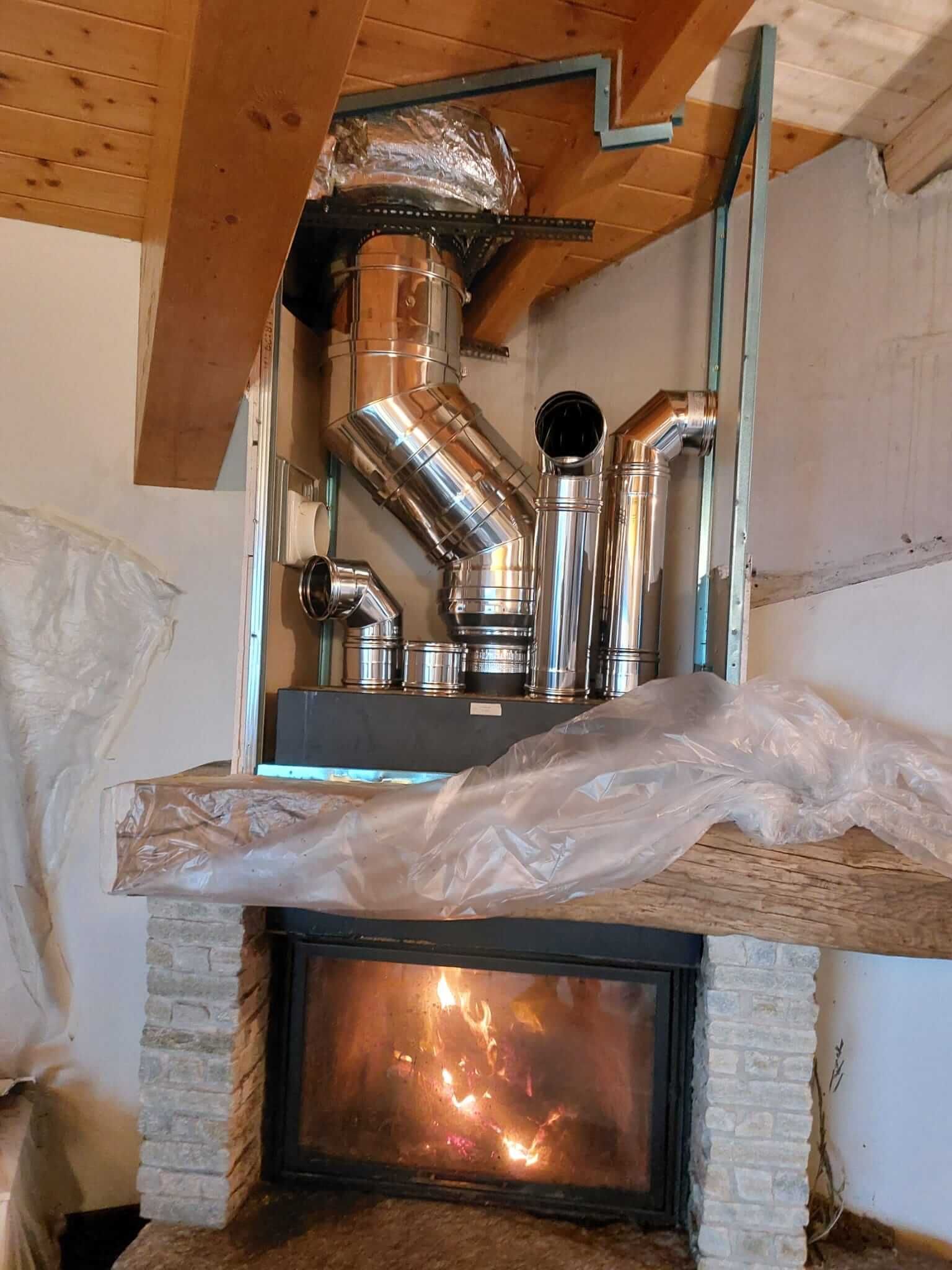 Un camino da cui escono molti tubi