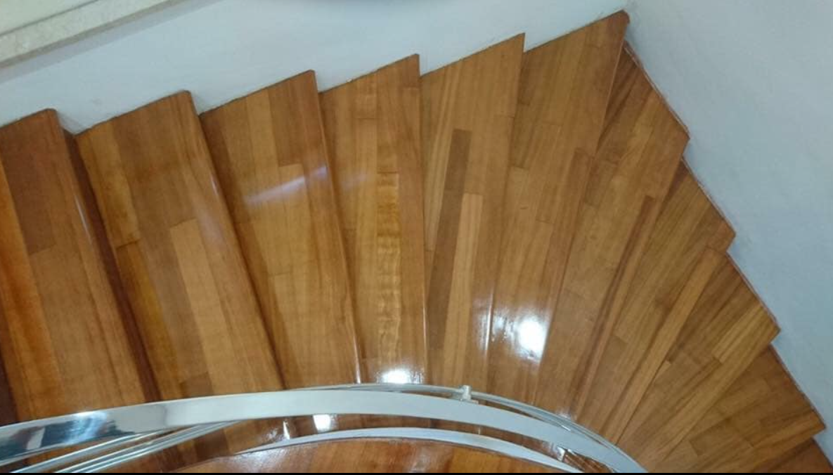 manutenzione lucidatura scala in legno Lodi Edil Marco Codogno