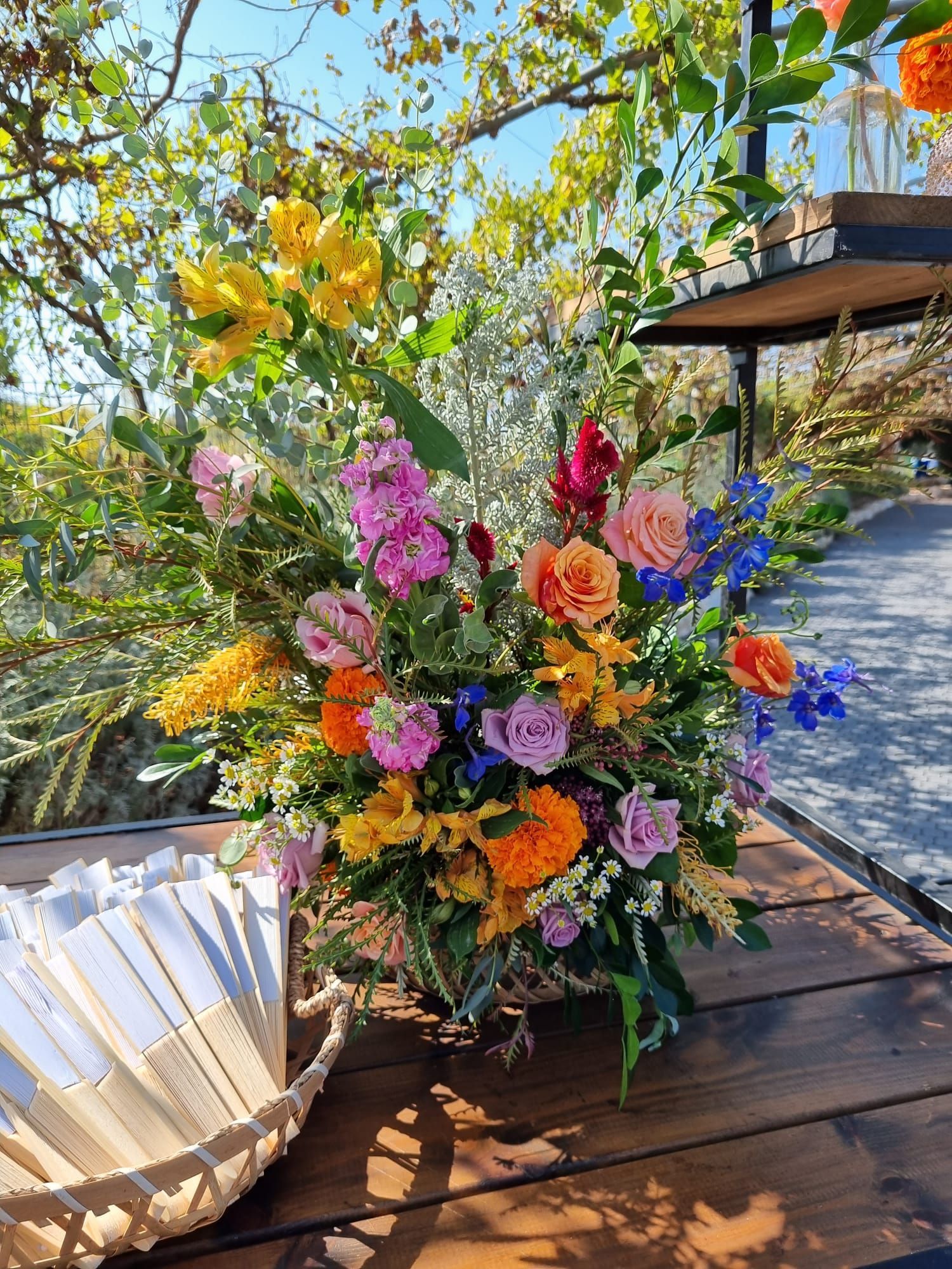 סידור פרחים לעמדת מארחת