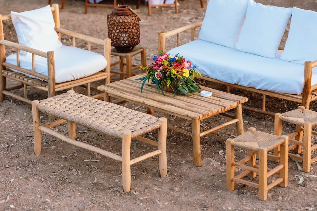 סידור פרחים למרכז שולחן בחתונה