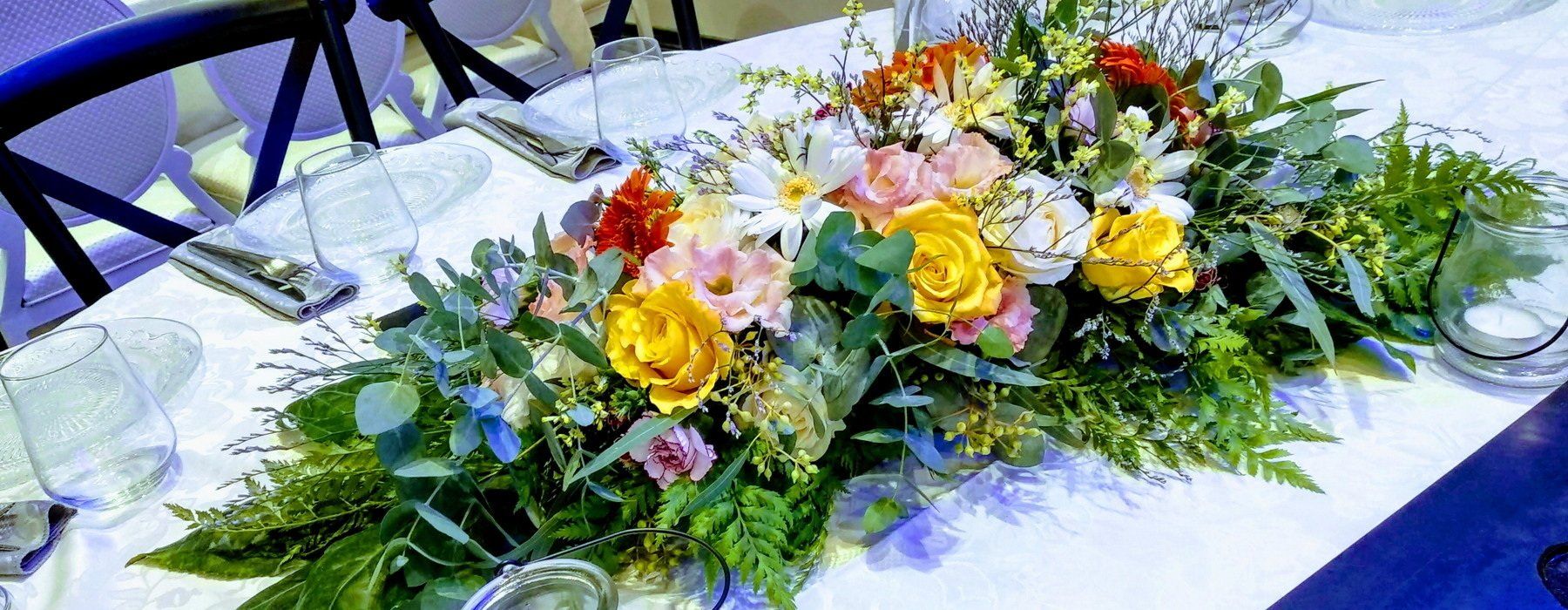 סידורי שולחן בפרחים