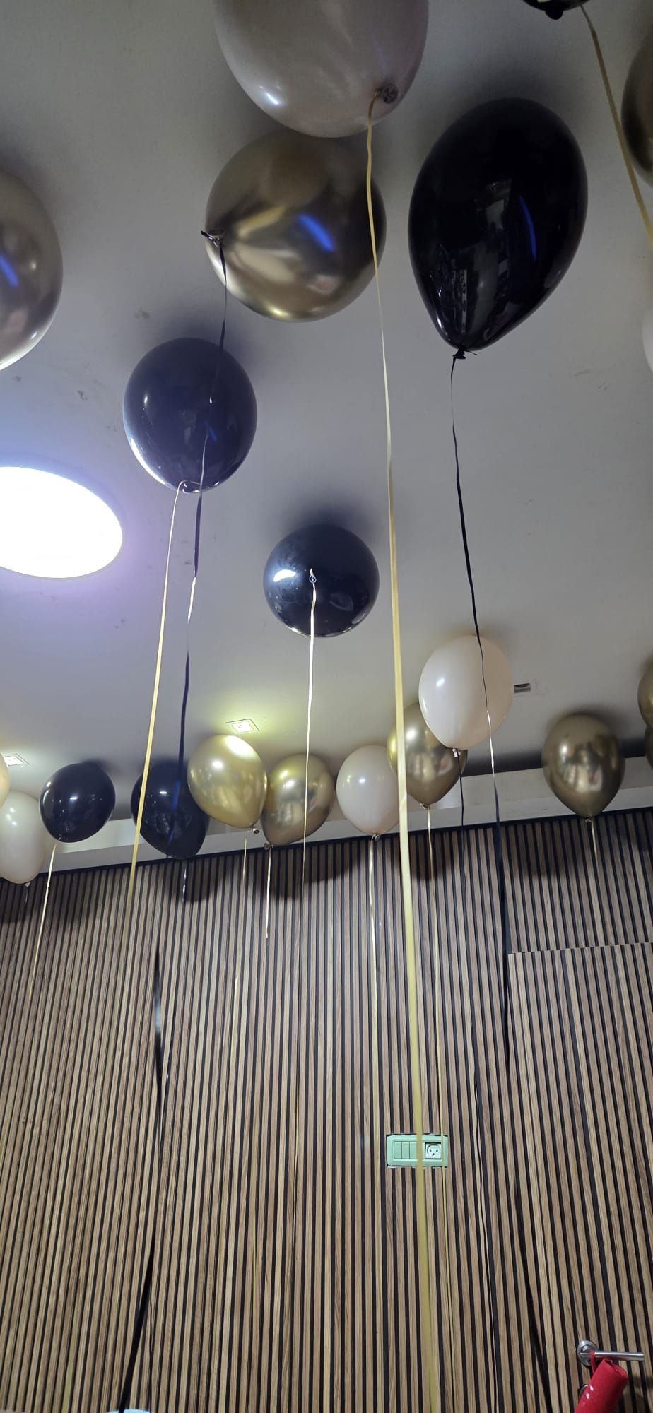 תקרת חדר יומולדת - בלוני הליום