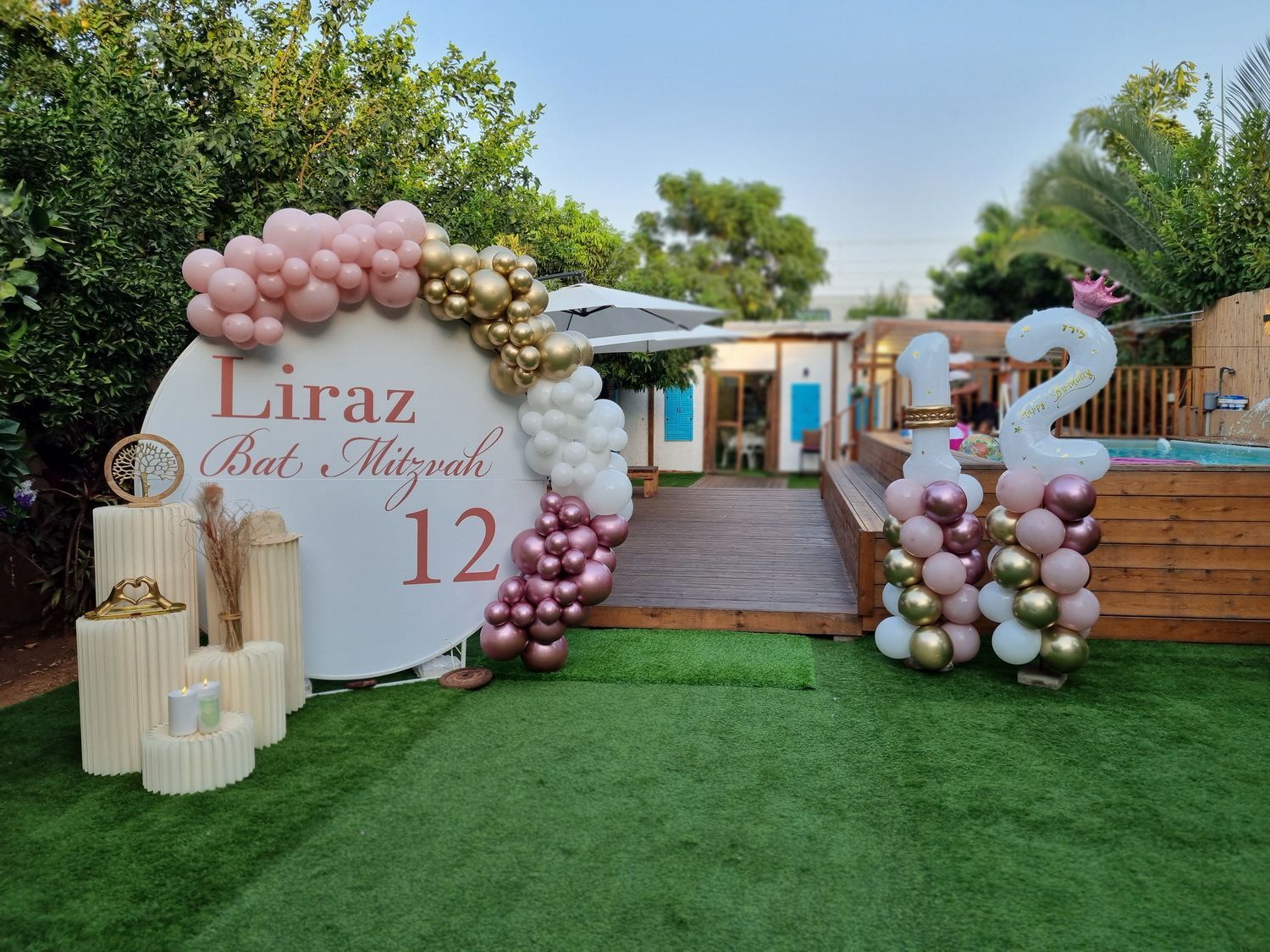 עיצוב קירות בלונים, סטנדים, חישוקים וקשתות שיכולים להכניס המון שמחה לאירוע שלכם