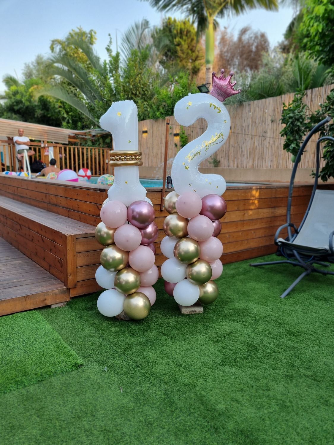 עיצוב קירות בלונים, סטנדים, חישוקים וקשתות שיכולים להכניס המון שמחה לאירוע שלכם