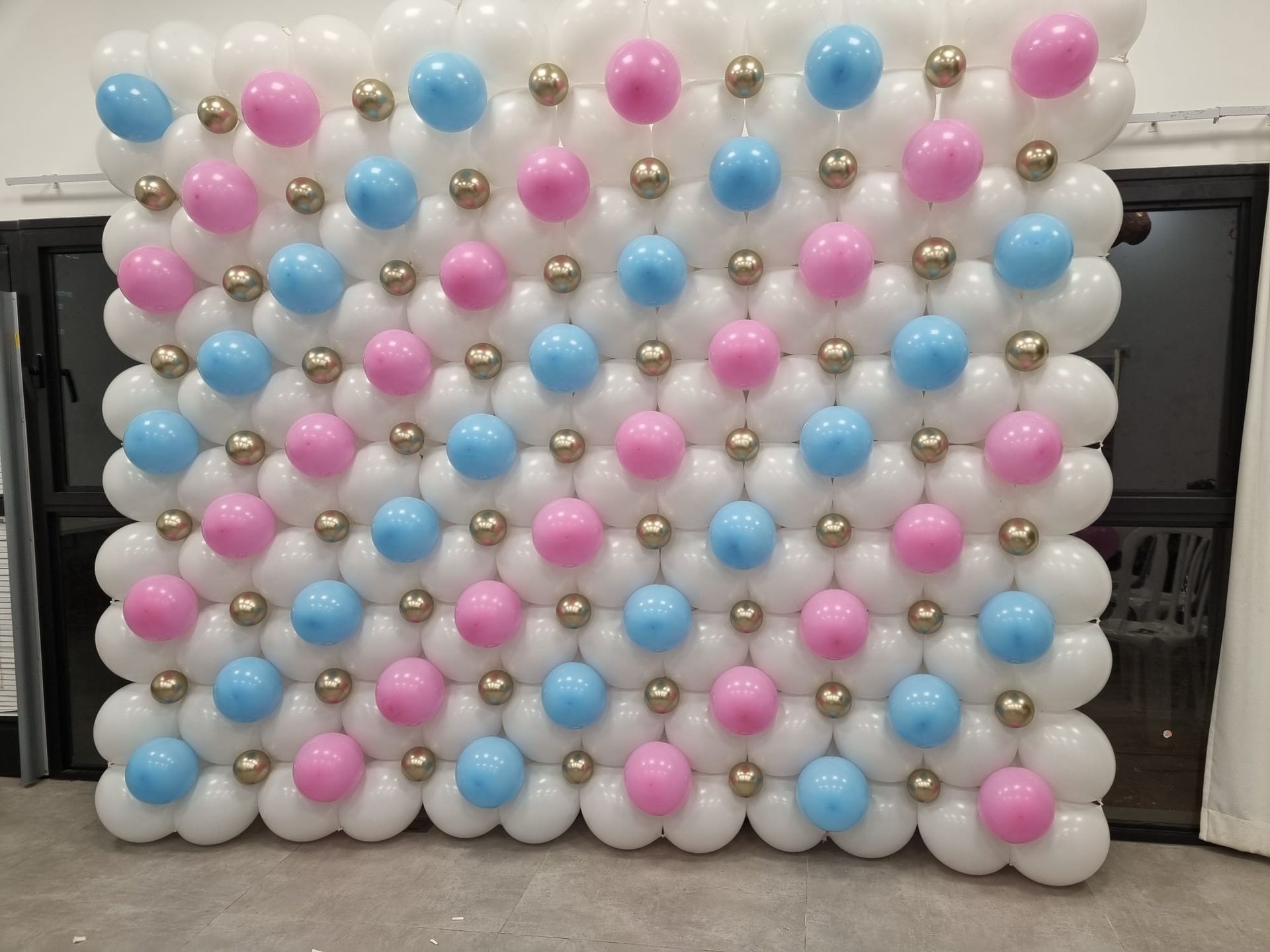 קיר בלונים בסיסי