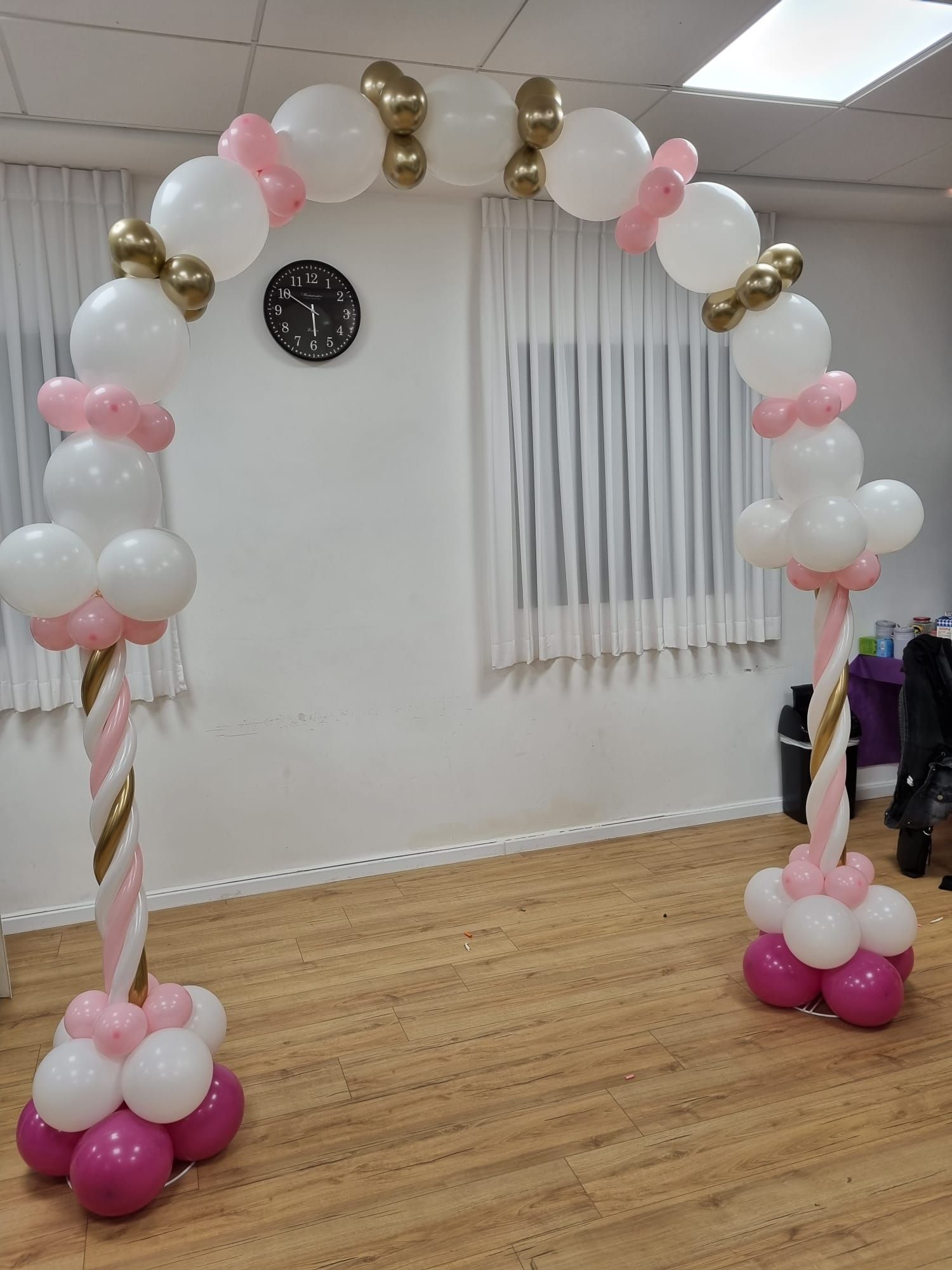 קשת בלונים עדינה