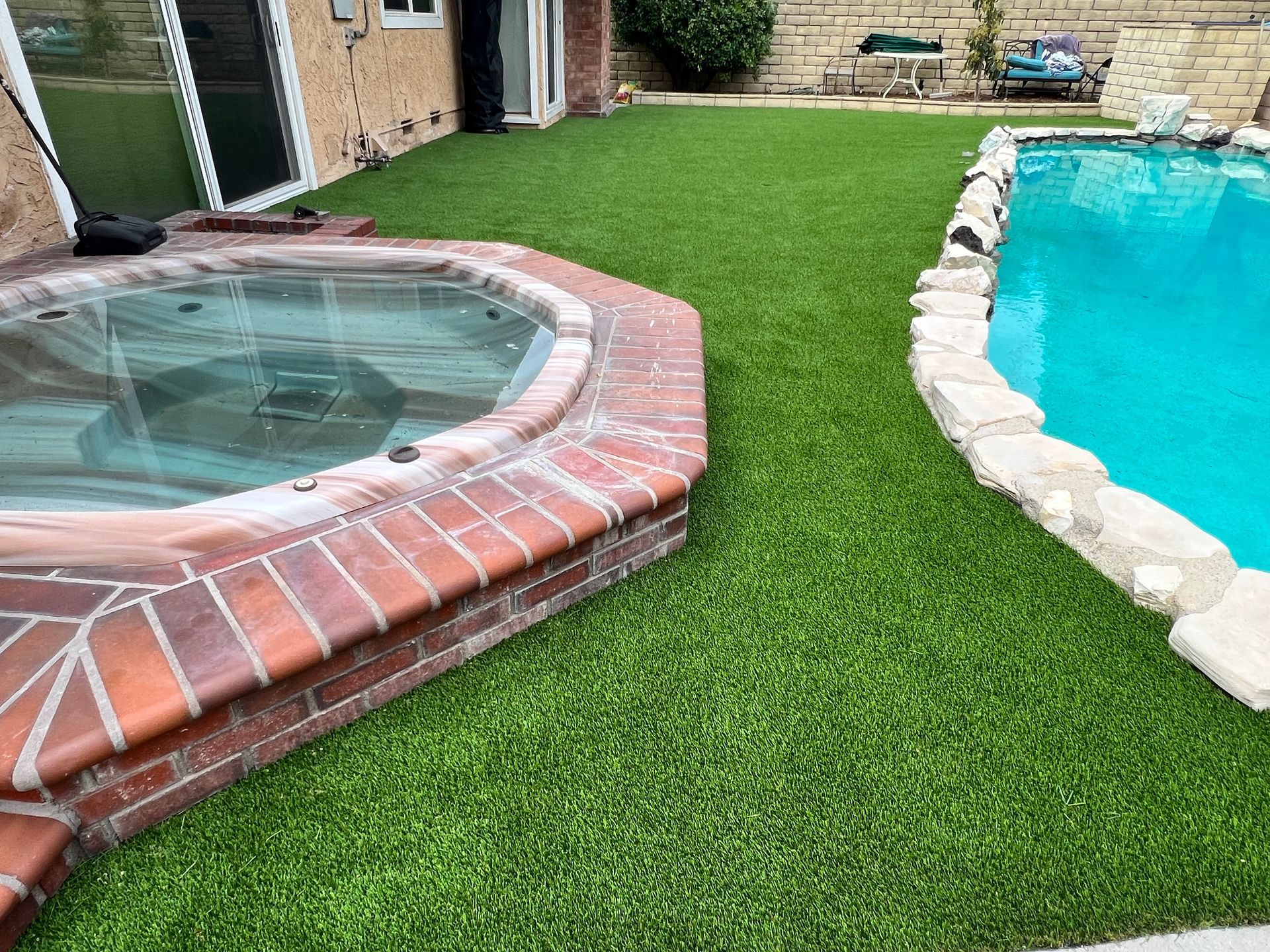 artificial grass pool deck