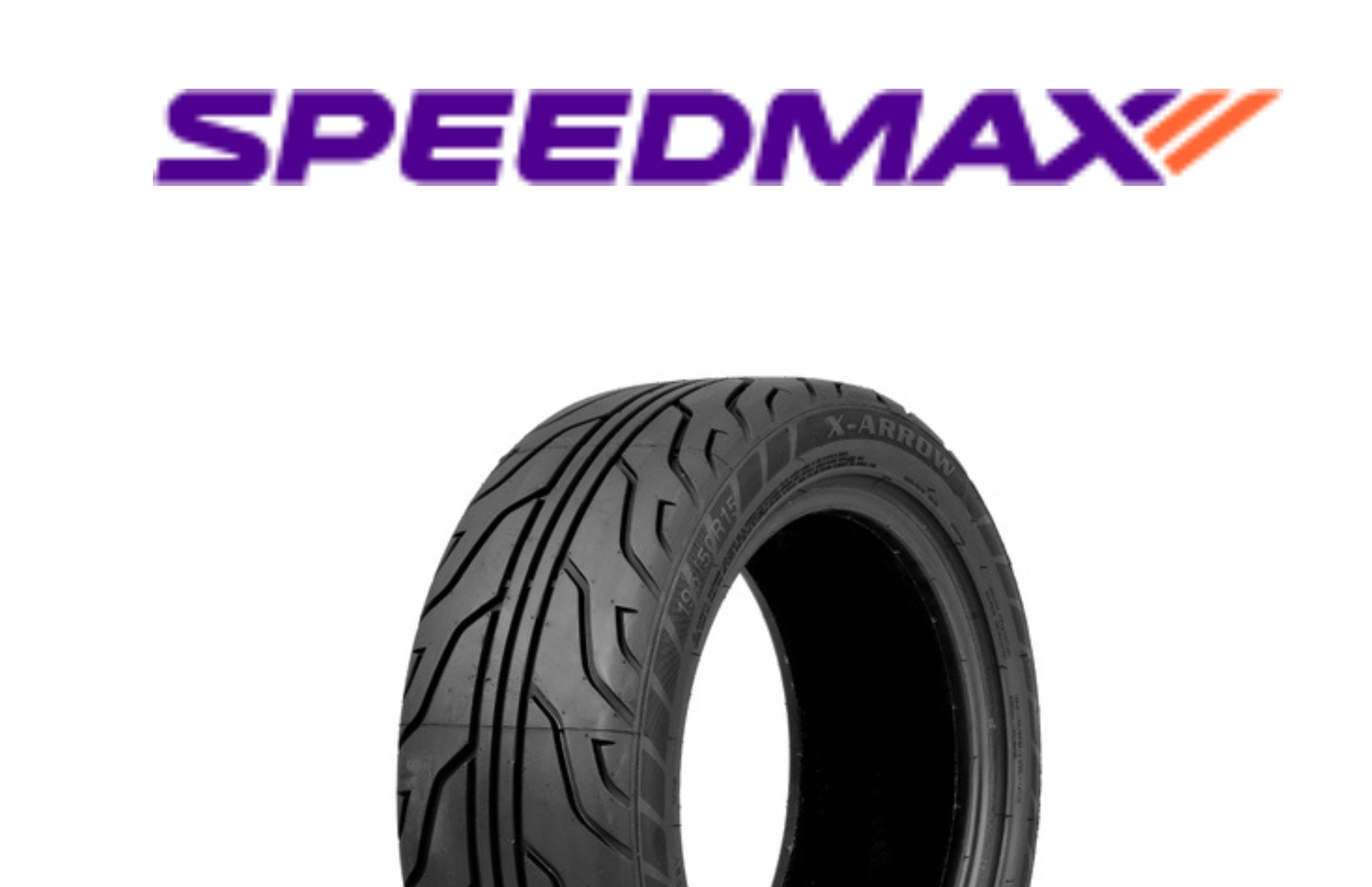 Pneu de caminhão preto em roda prateada com o logotipo 