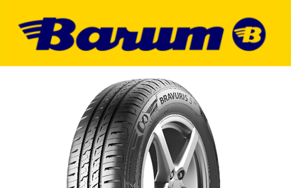 Pneu de caminhão preto em roda prateada com o logotipo 