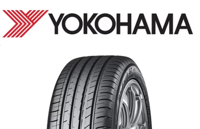 Pneu XBRI Brutus T/A em aro cromado com o logotipo XBRI em vermelho e preto abaixo.