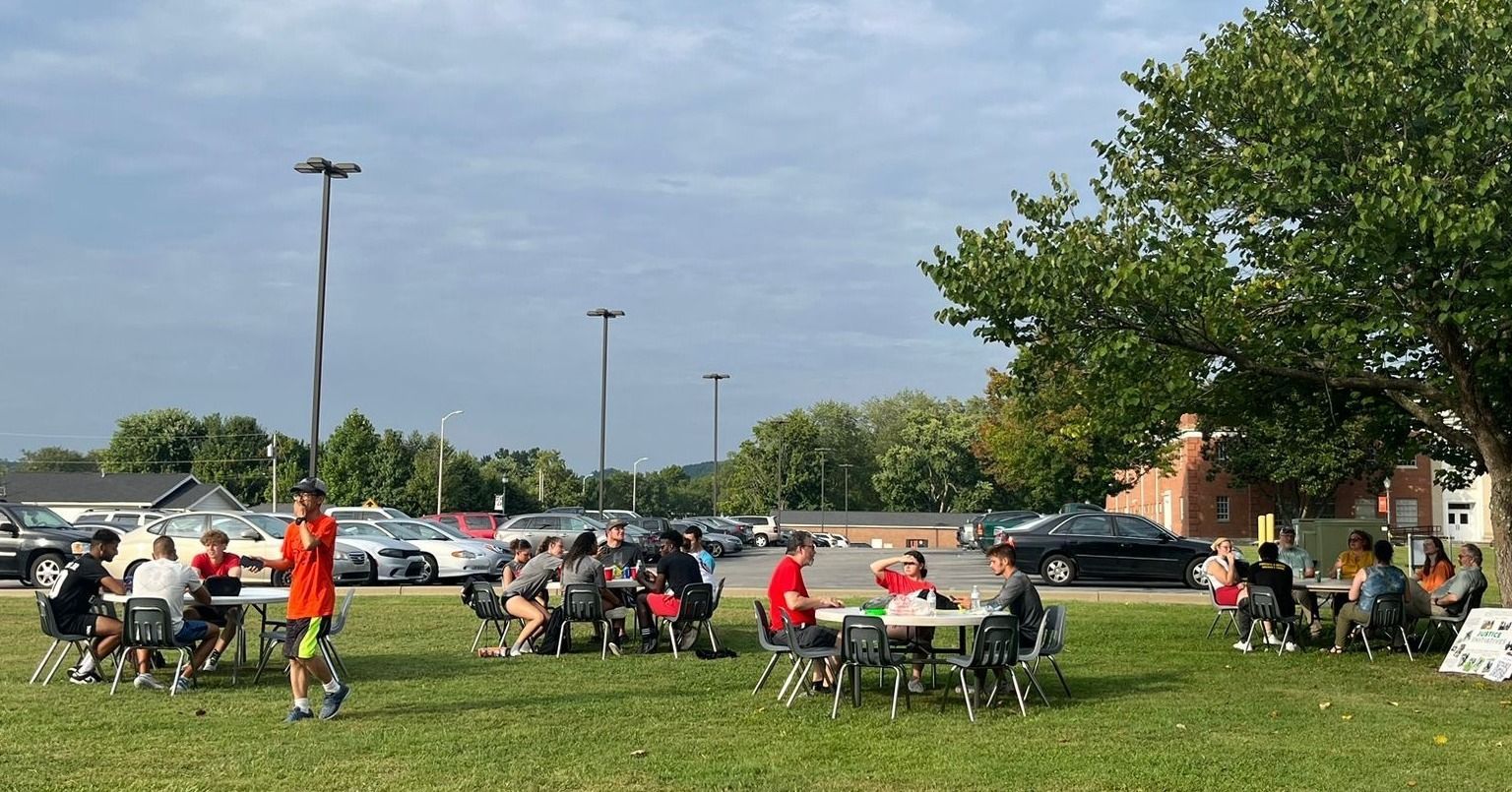 Miller and many others gathered for a picnic on Union's lawn.