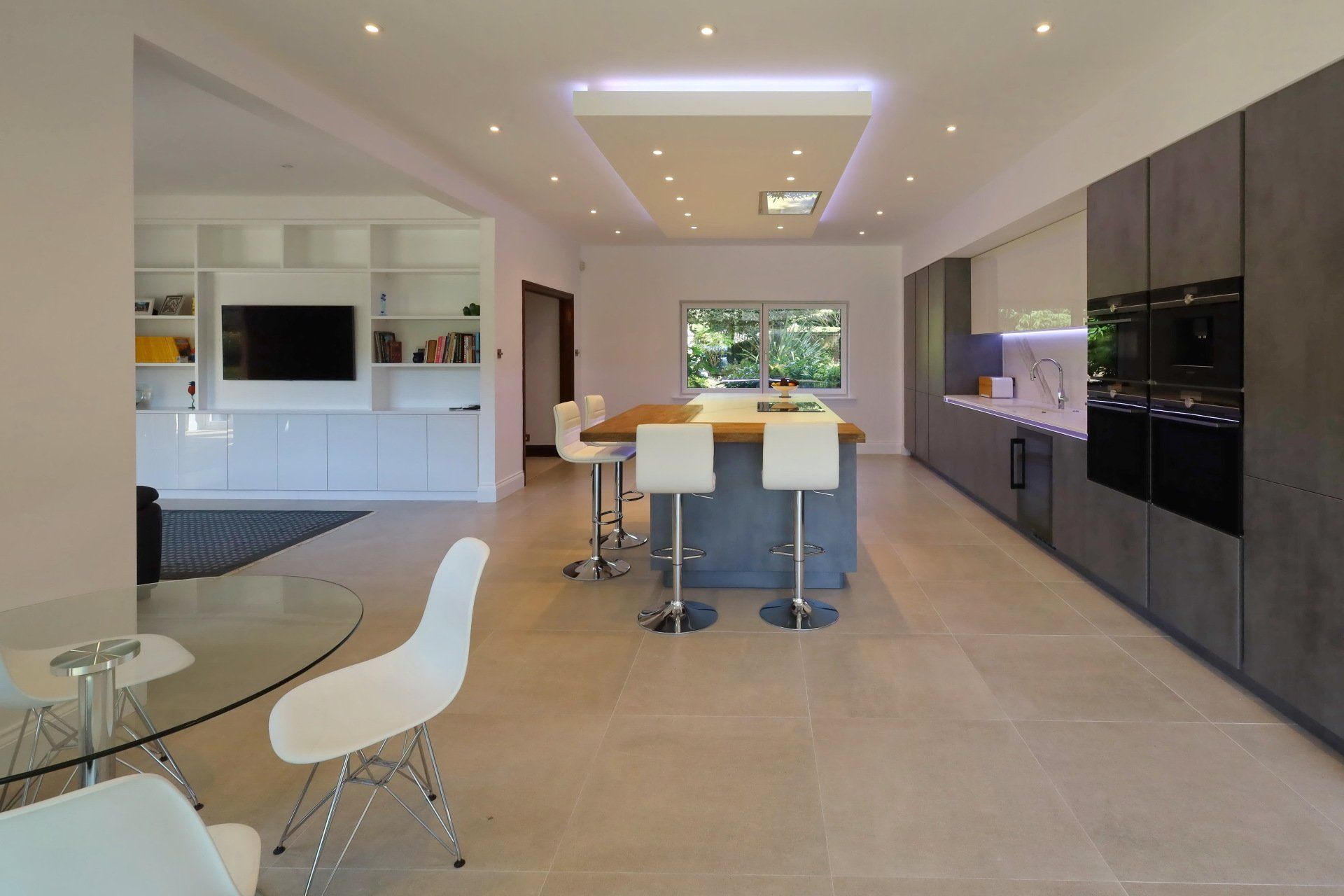 Harvey contemporary kitchen with grey, handleless units and teal furnishings. Designed by exact Kitchens in Wokingham.