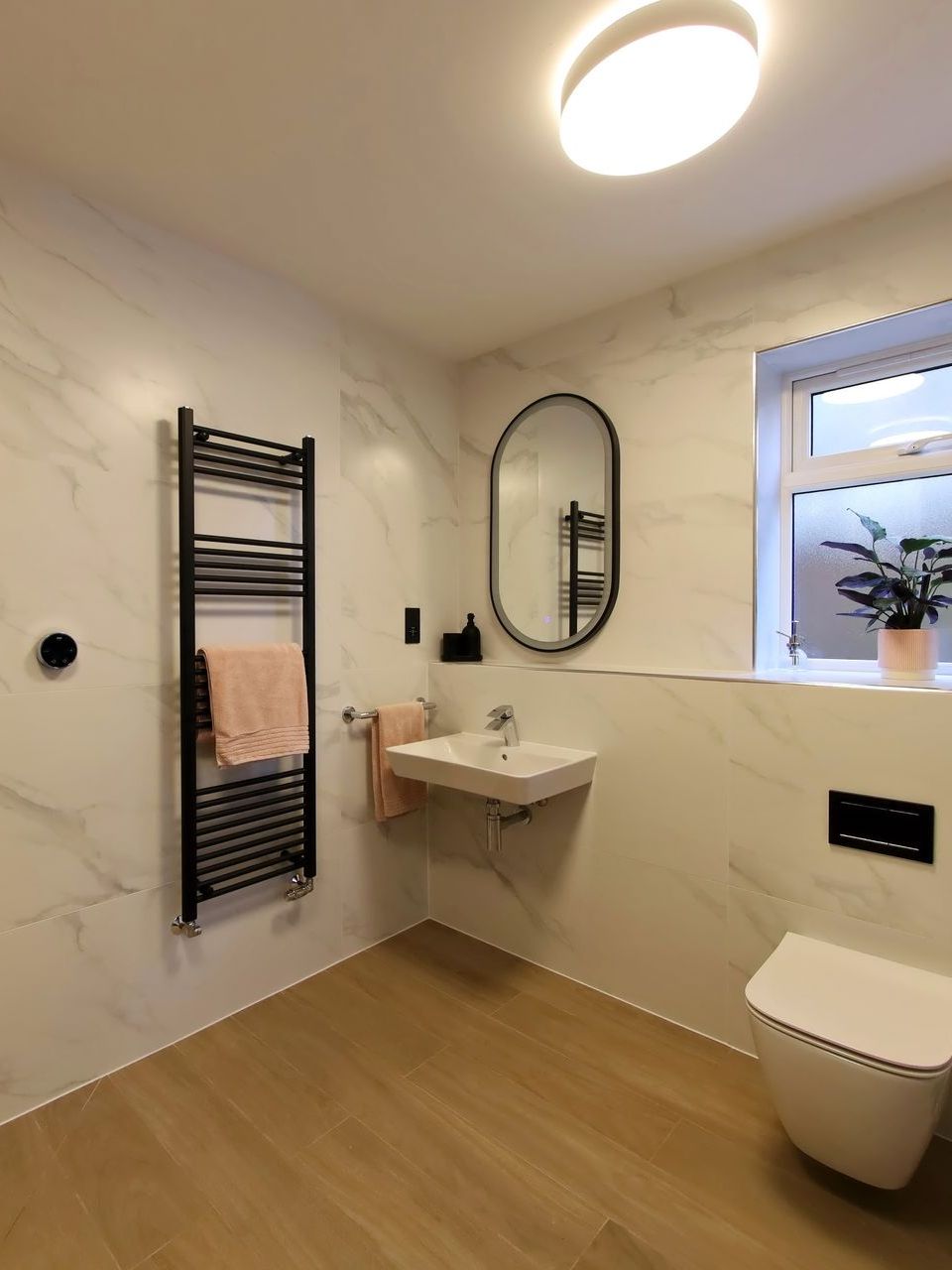 Harvey contemporary kitchen with grey, handleless units and teal furnishings. Designed by exact Kitchens in Wokingham.