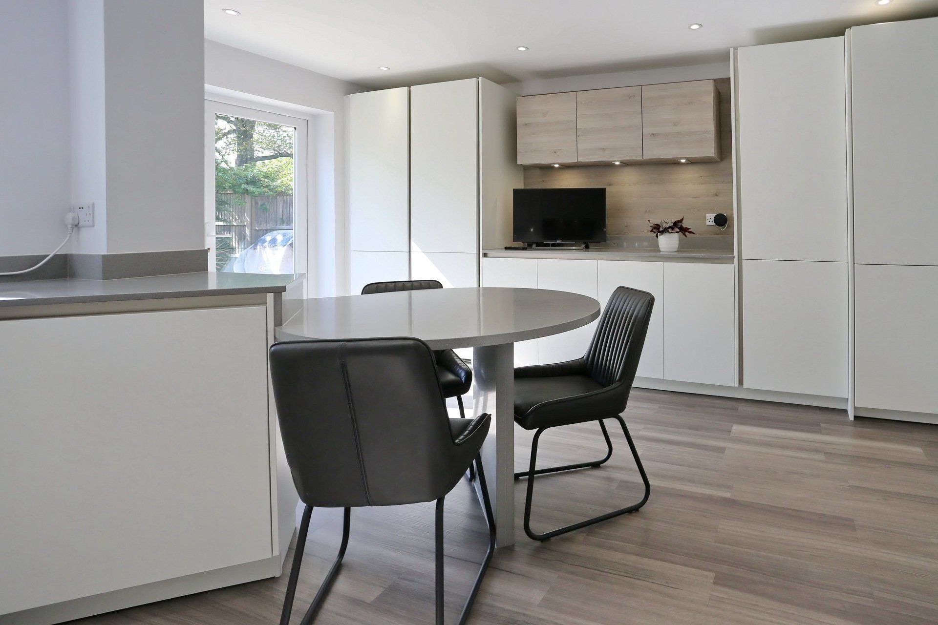 Pellen handleless contemporary kitchen by Exact in Wokingham