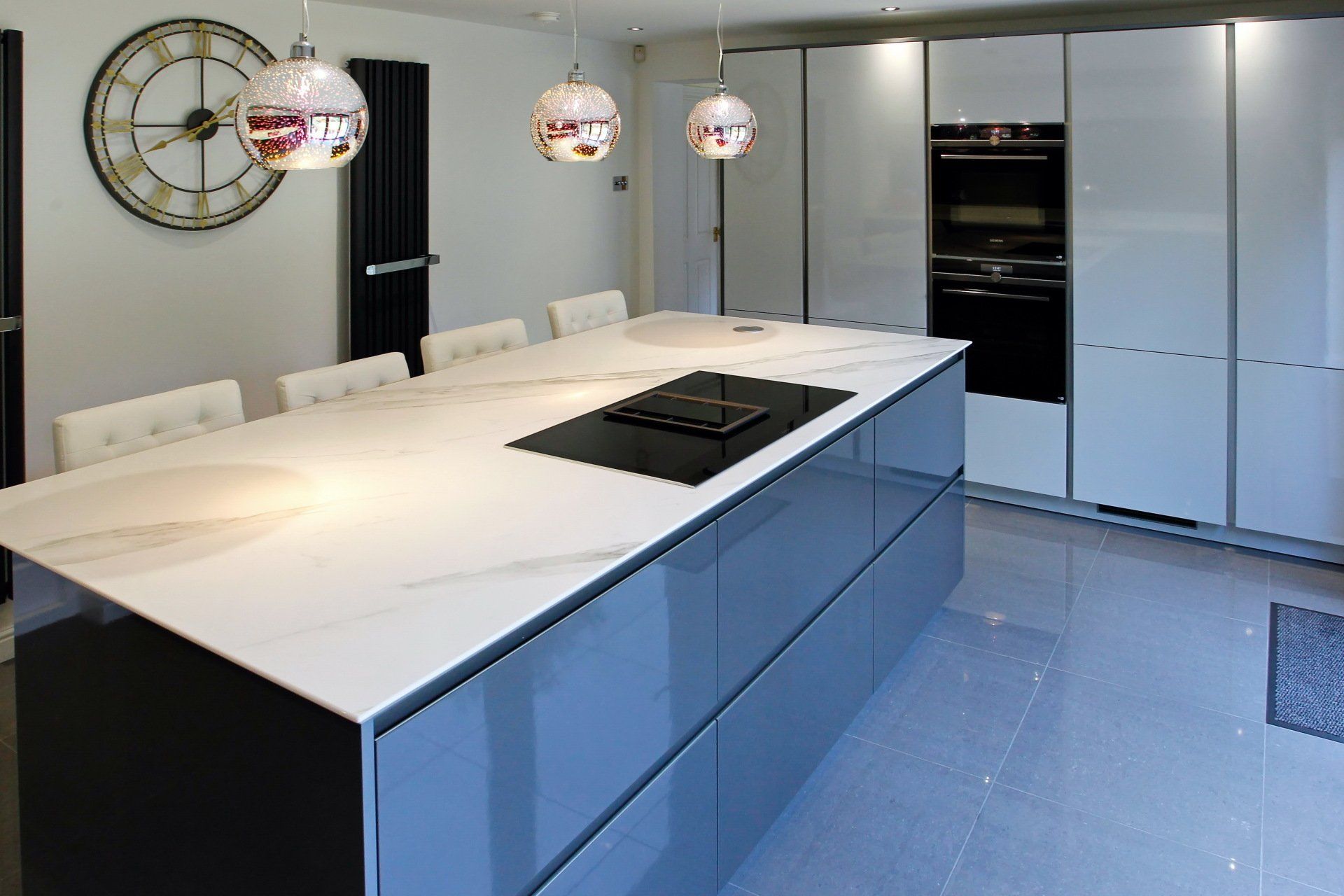 Harvey contemporary kitchen with grey, handleless units and teal furnishings. Designed by exact Kitchens in Wokingham.