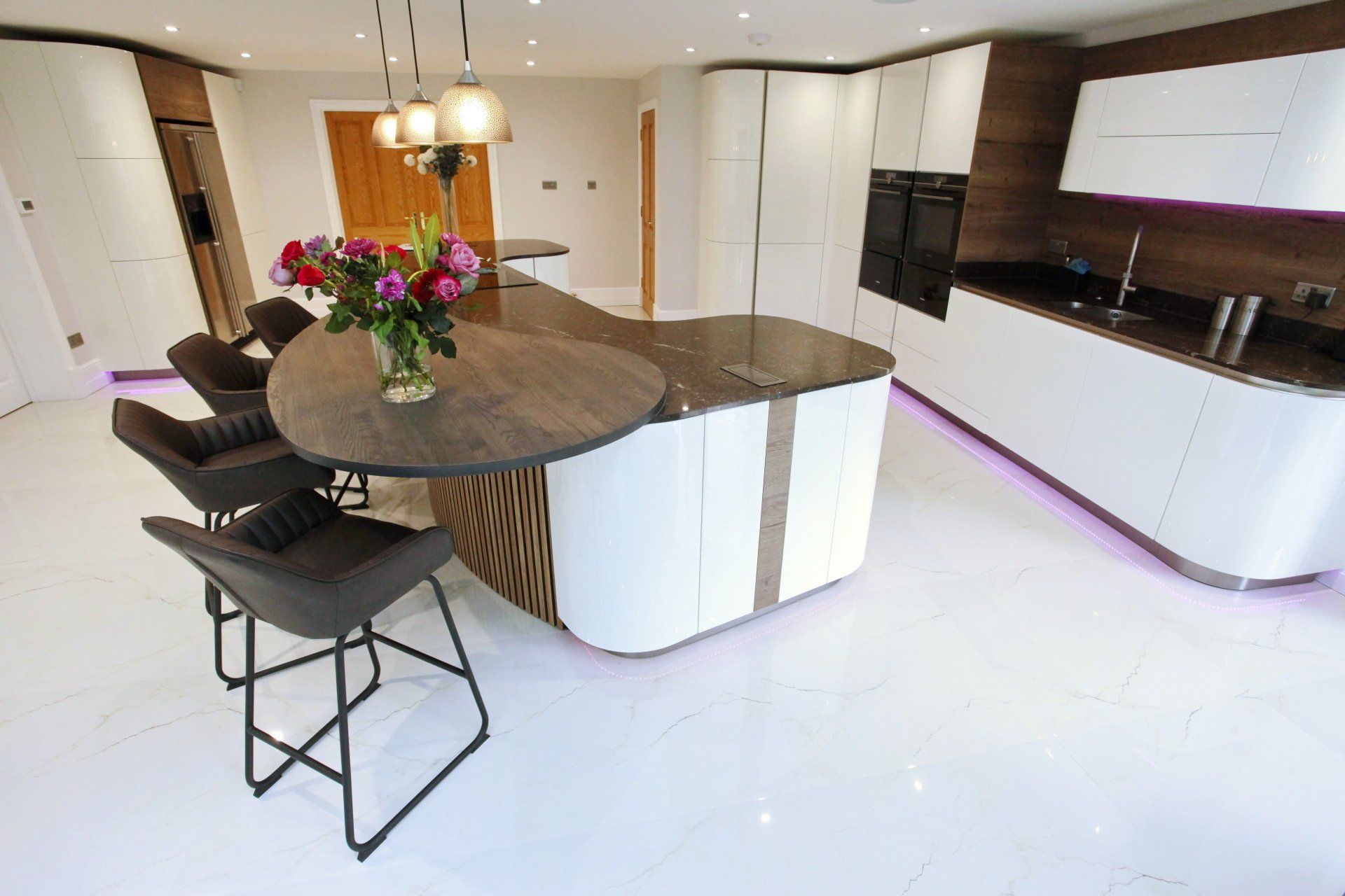 Contemporary handleless kitchen by exact