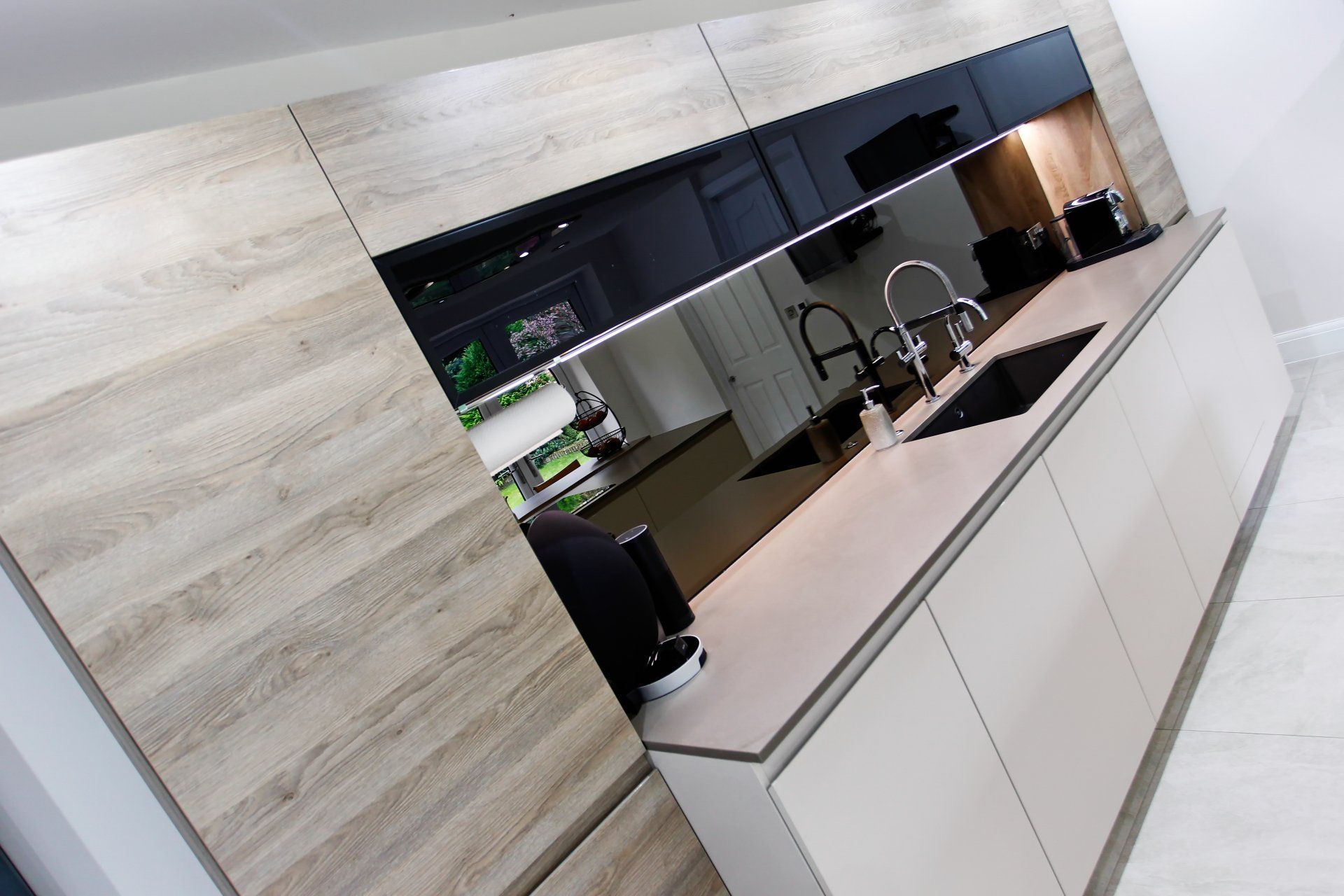 Harvey contemporary kitchen with grey, handleless units and teal furnishings. Designed by exact Kitchens in Wokingham.