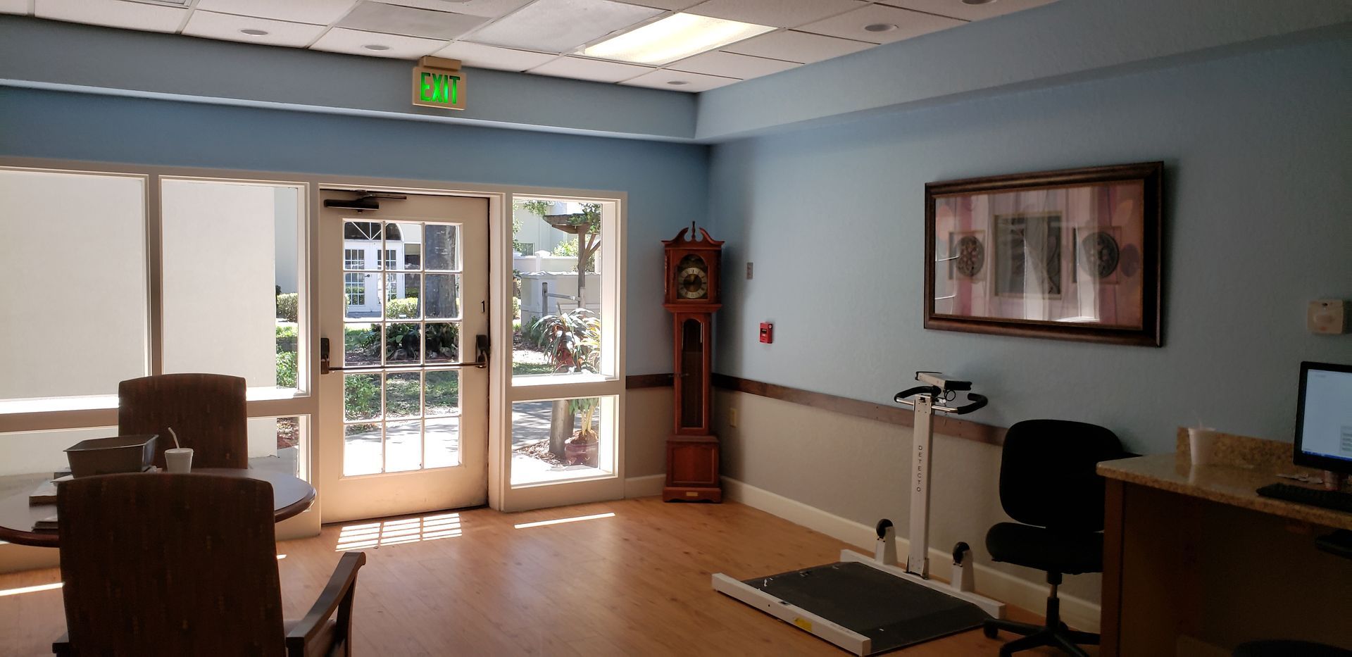 A room with a large clock on the wall
