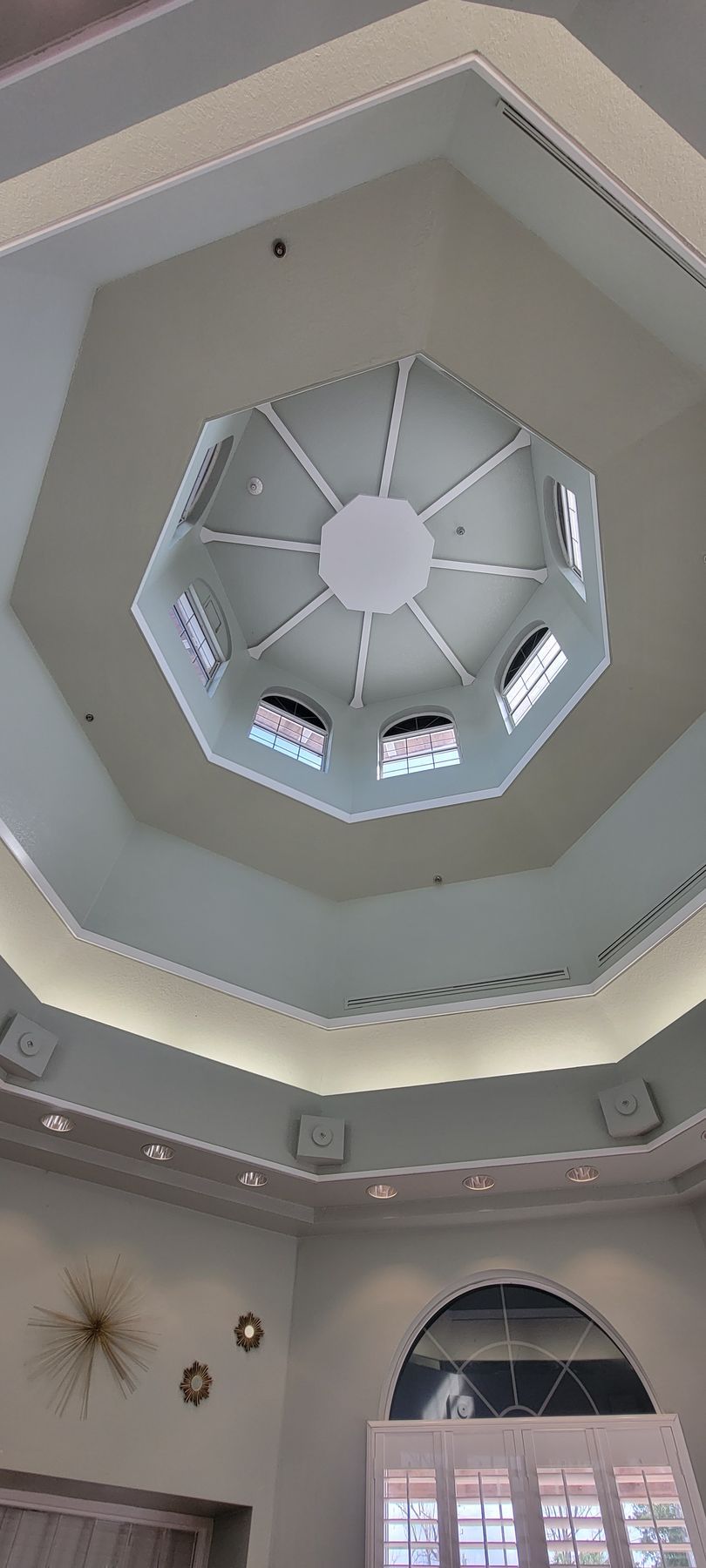 A room with a dome ceiling and a ceiling fan.