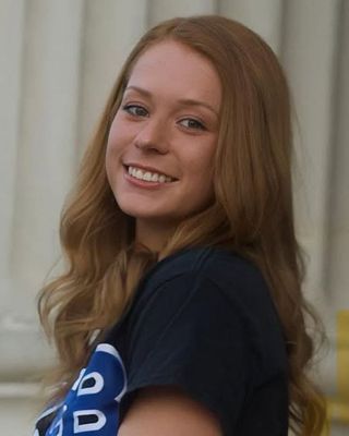 Tara DeFoor Headshot