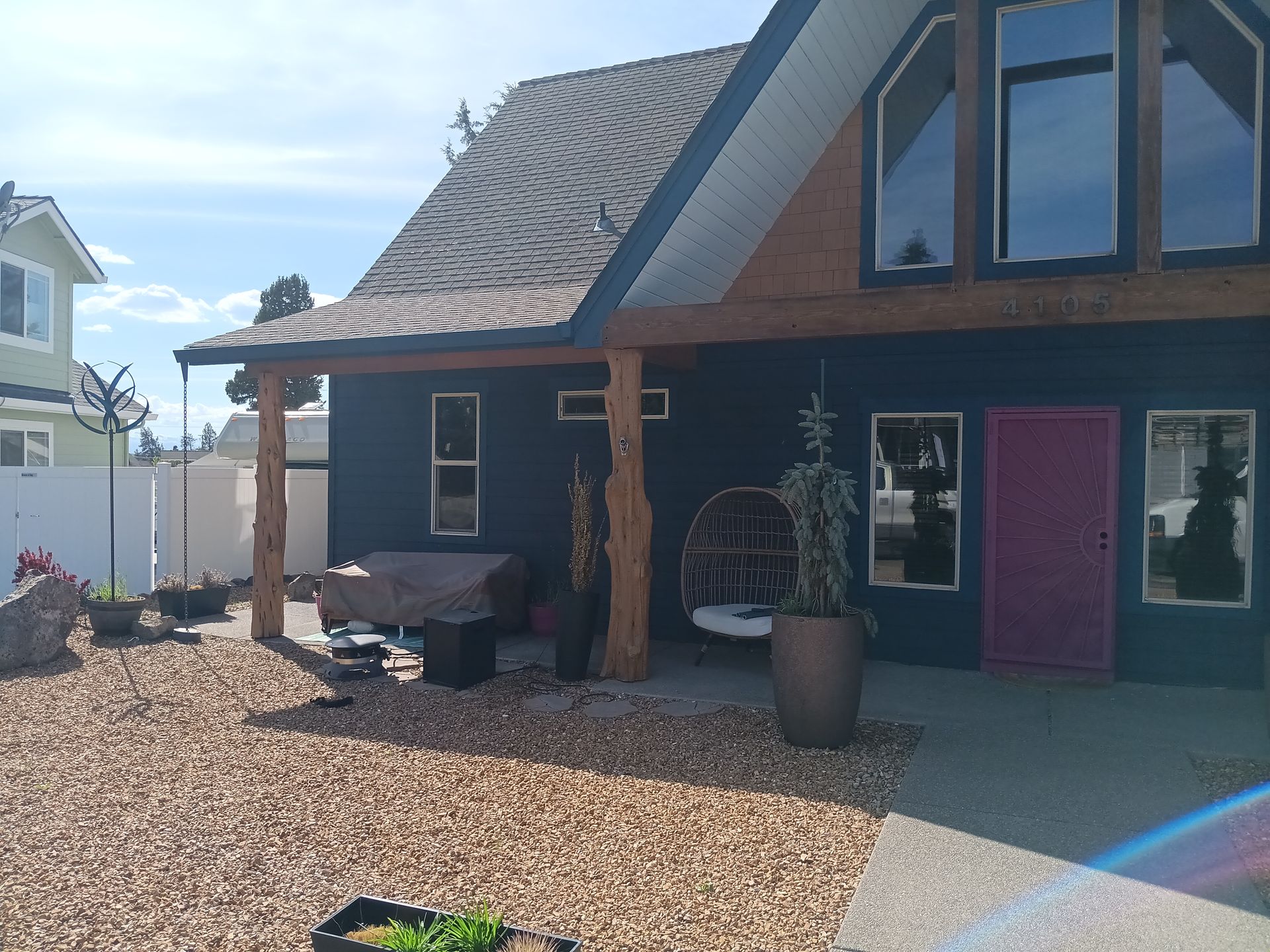 The Colors work well together to bring out the focal point of the front door here while still shwoing off the architecture and the other attributes of the home.