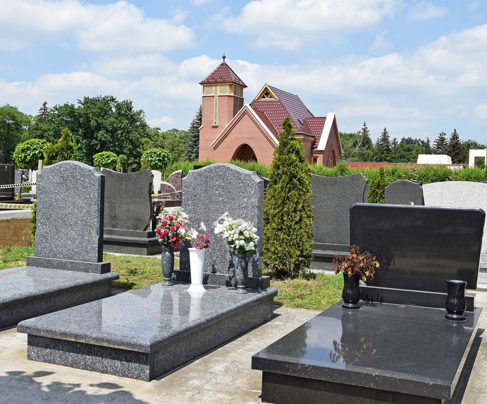 LAPIDI E MONUMENTI FUNEBRI