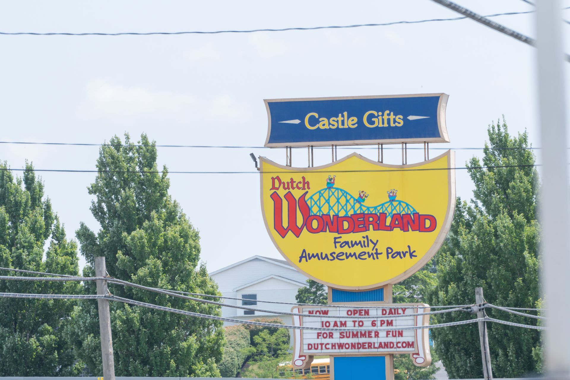 A sign for dutch wonderland family amusement park