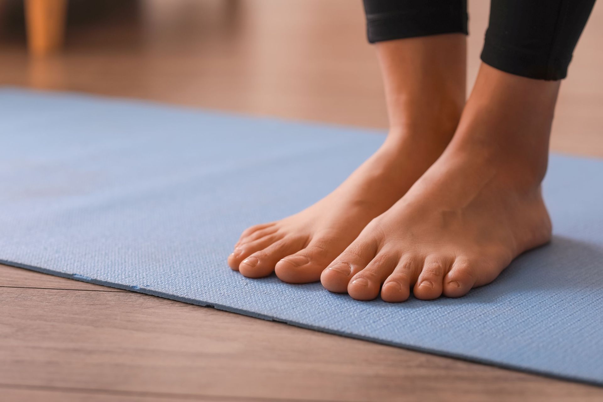 What are the Symptoms of Toenail Fungus and Athlete’s Foot?