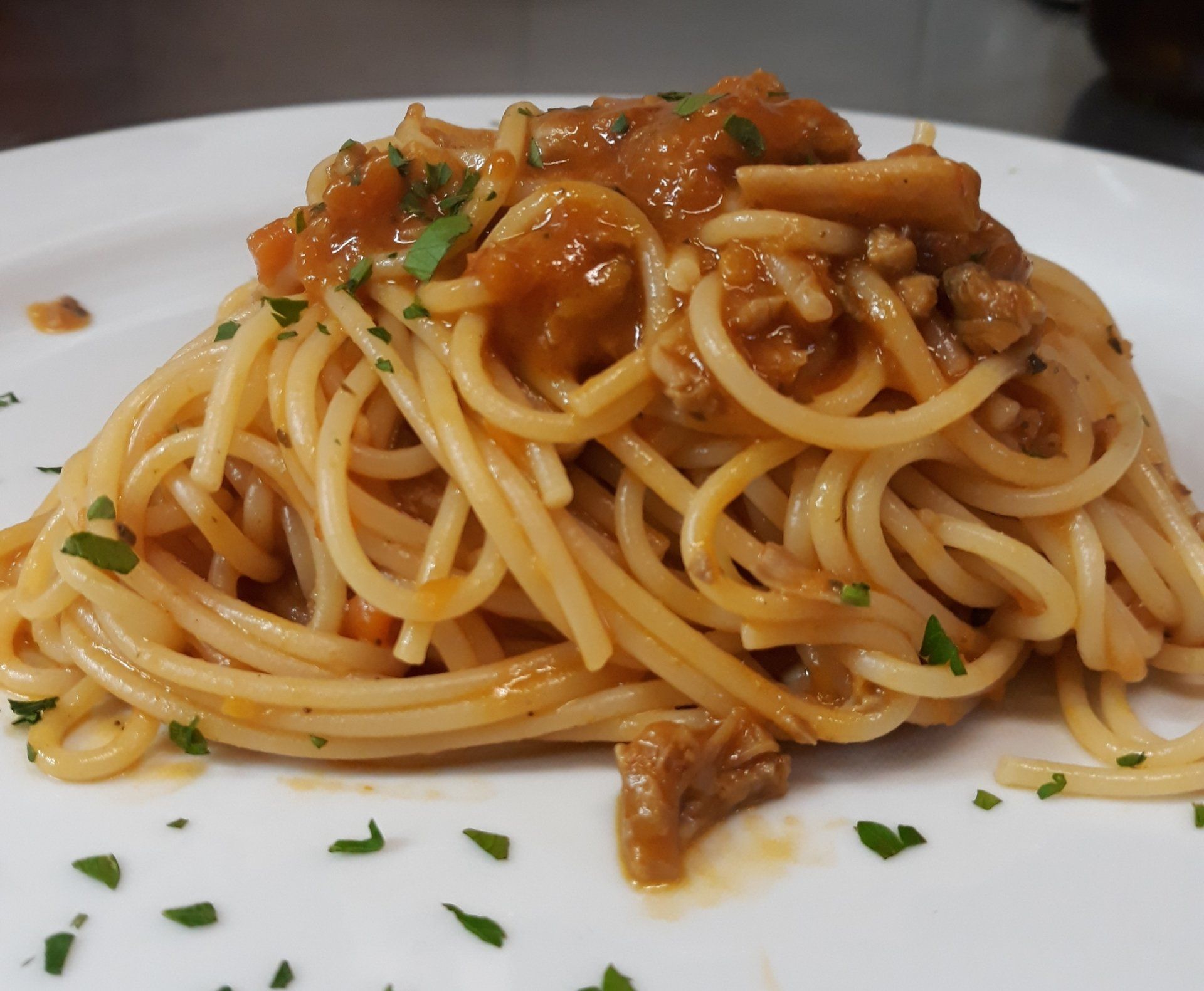 spaghetti pesce e pomodoro