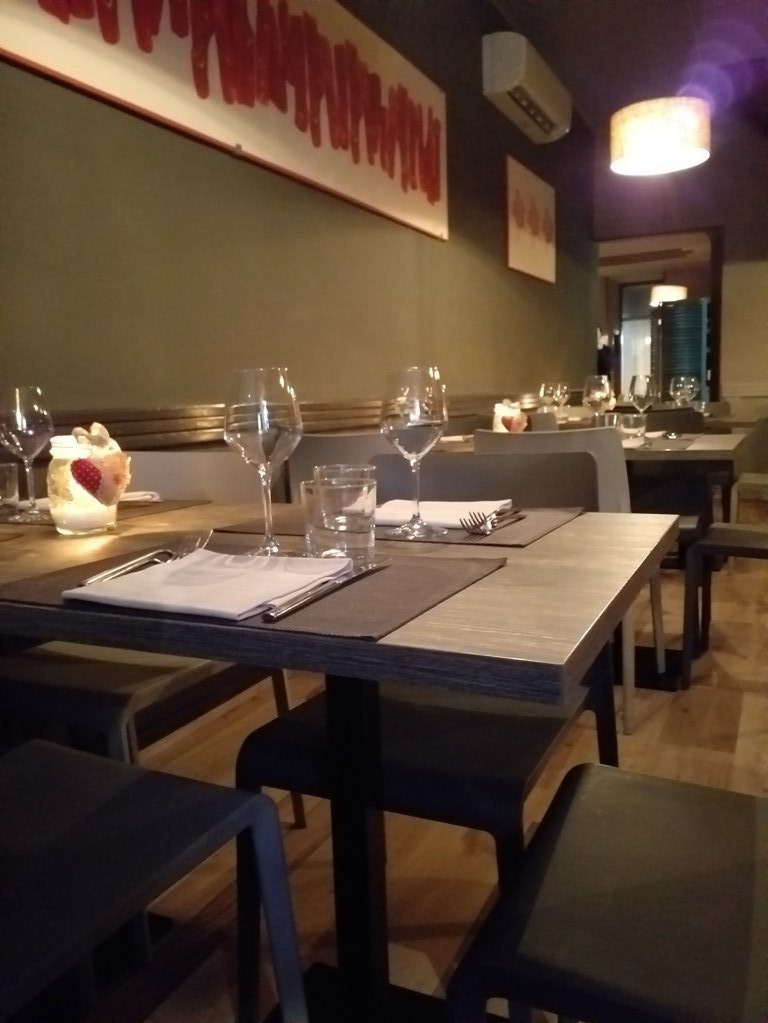 tavola imbandita ristorante