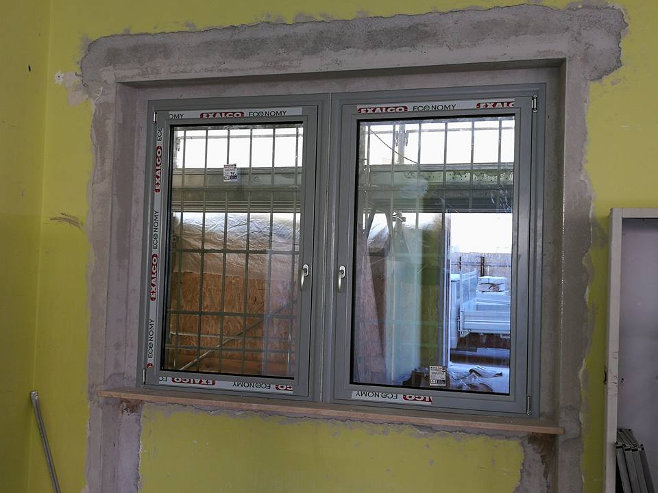 installazione di finestra in pvc