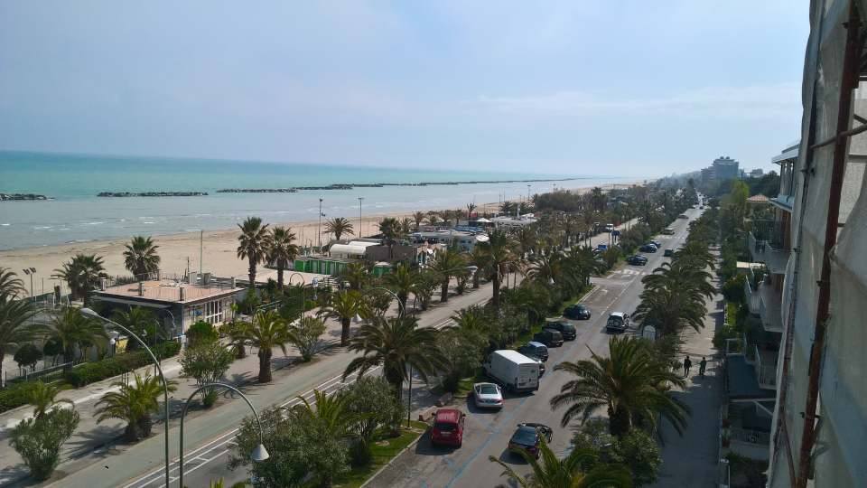 vista da edificio di fronte a spiaggia
