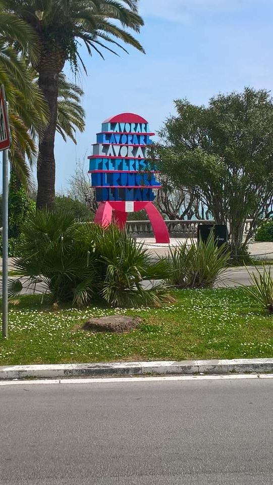 monumento pubblicitario