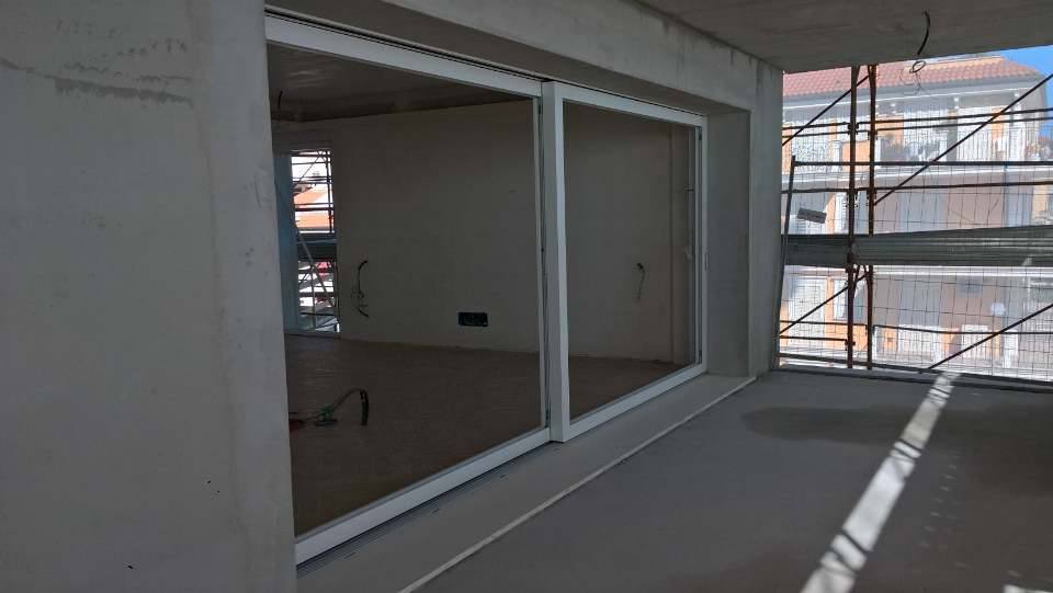 ampia vertata a scorrimento per salotto open space