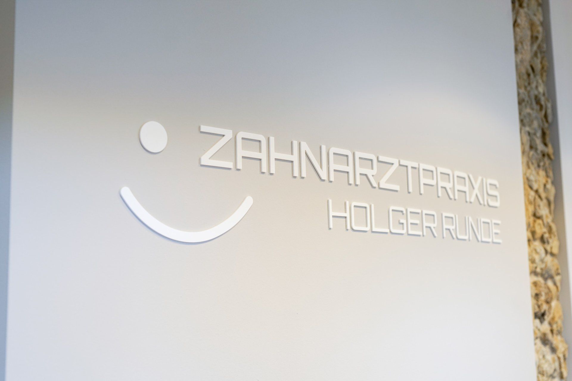Wandschild Zahnarztpraxis Holger Runde
